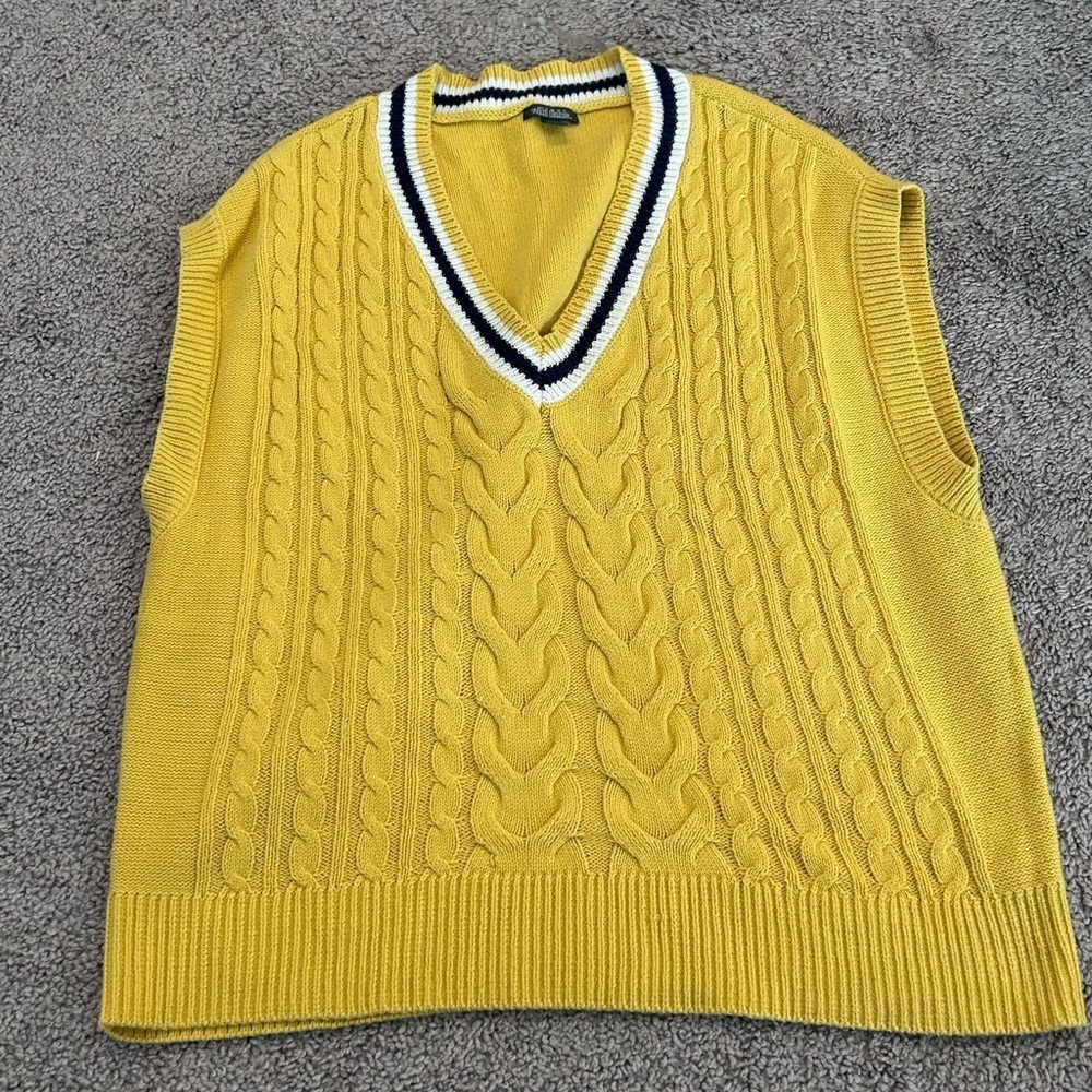 Gold Trimmed in Navy & White Cable Knit Sweater Vest Wild Fable

Size M